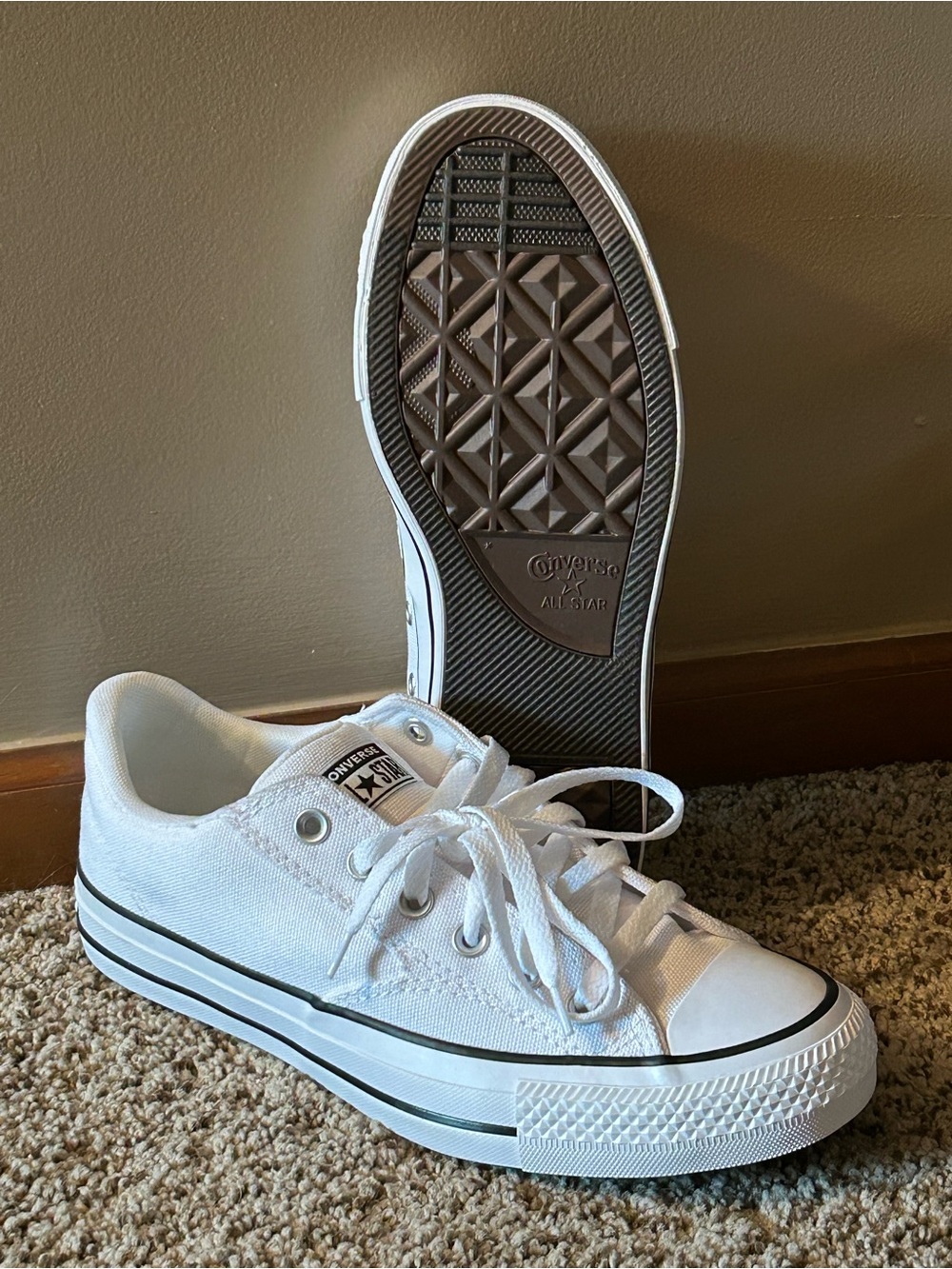 Converse Platform Women's White Low Top Sneakers with Black Trim size 10